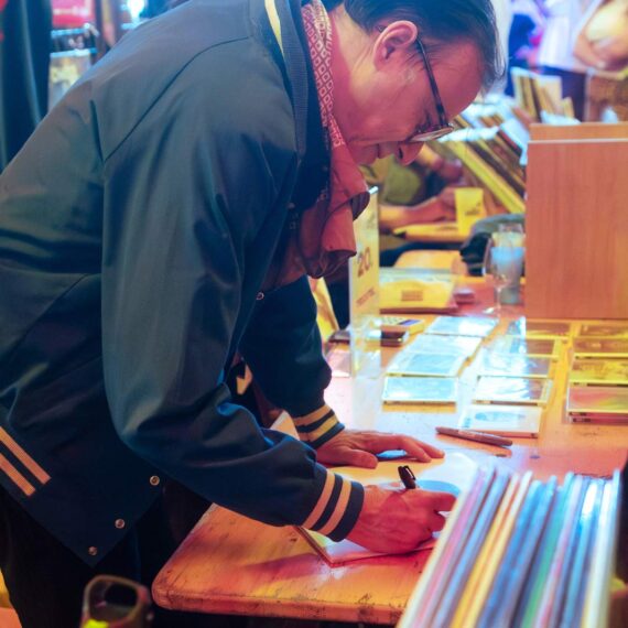 disquaire-day-scpp-ground-control-dedicace-Burgalat-202504012-david-poulain-003BD